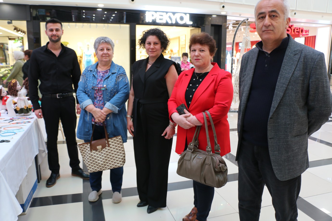 Özel Bireylerin El Emeği Göz Nuru Eserleri Serdivan AVM'de Sergileniyor! Tüm Gelirler Onların Umutlarına Katkı Sağlayacak!