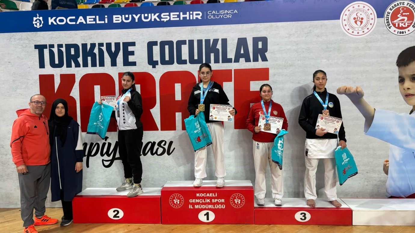 Büyükşehir'in Gururu: Karateciler Betül ve Sümeyye Türkiye Şampiyonası'nda Madalyaları Kucakladı