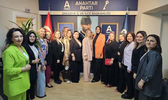 Başkan Apaydın'dan Anahtar Partisi Kadın Kolları'na Teşekkür Ziyareti: İş Birliği Vurgusu ve Karşılıklı İyi Dilekler