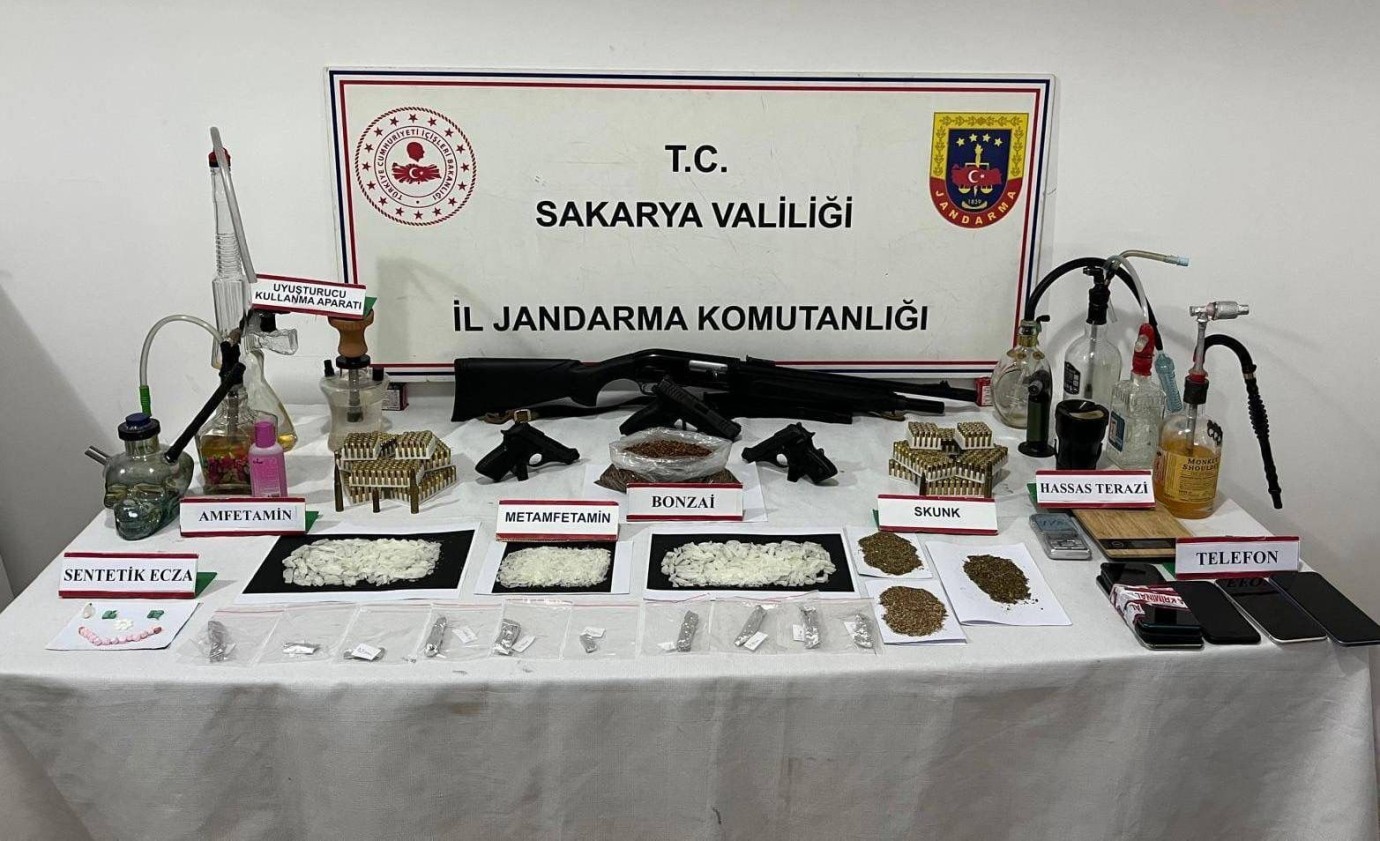 Sakarya Jandarması'ndan Uyuşturucu ve Silah Kaçakçılarına Büyük Darbe