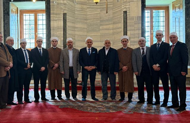 Adapazarı Anadolu İmam Hatip Lisesi Öğrencileri İstanbul Fatih Camii'nde Gönülleri Fethetti