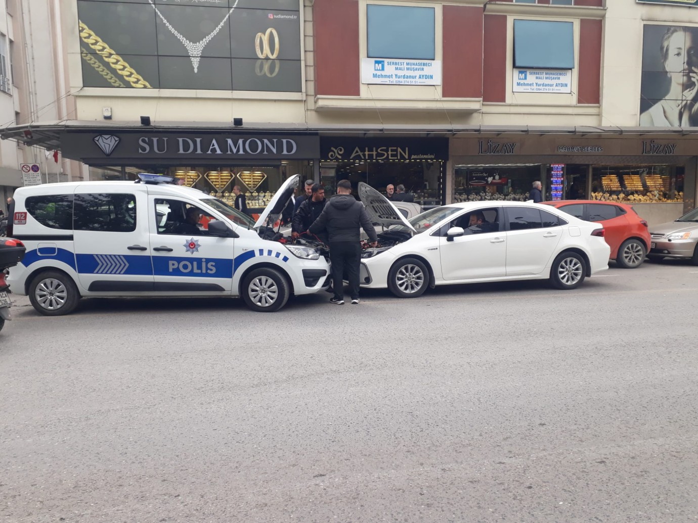 SON DAKİKA: Sakarya Polisi Zor Durumdaki Vatandaşın İmdadına Yetişti!