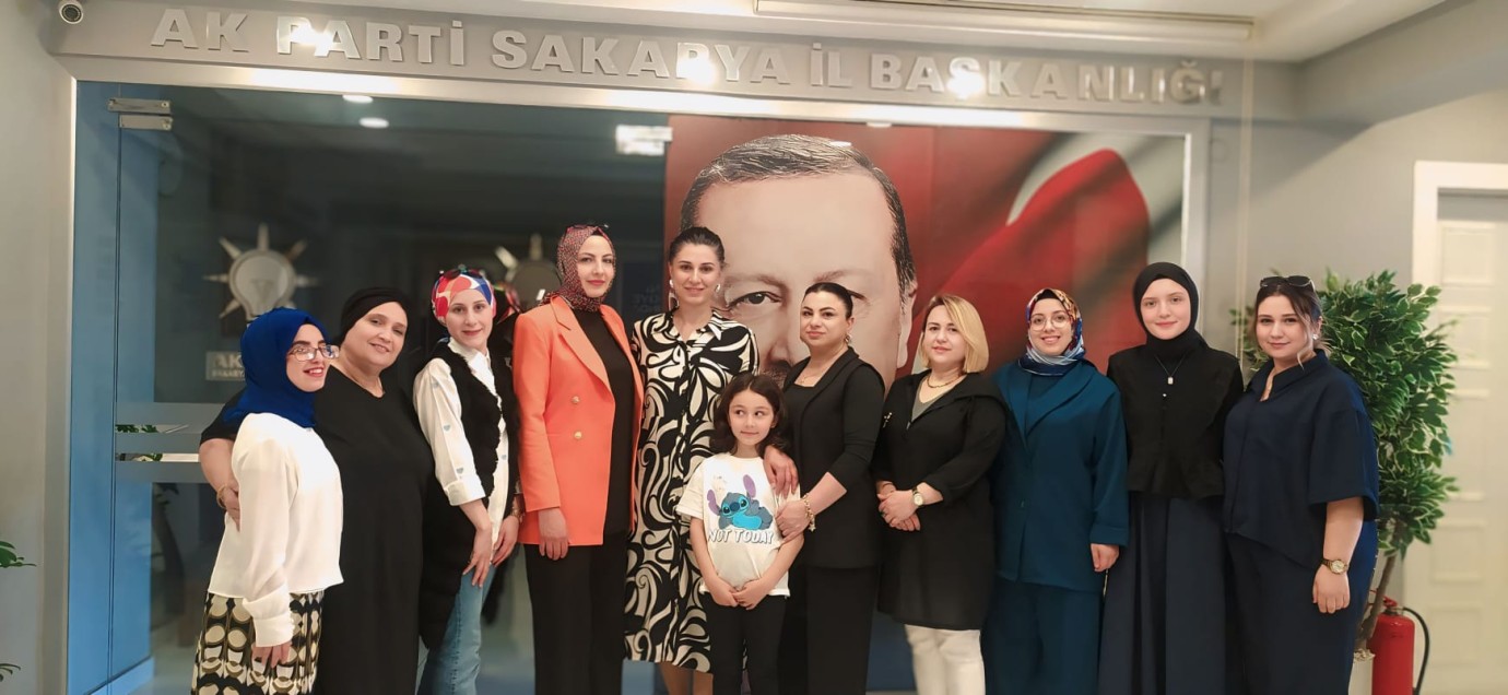 Engelliler Birlik Federasyonu Kadın Kolları'ndan AK Parti'ye Hayırlı Olsun Ziyareti