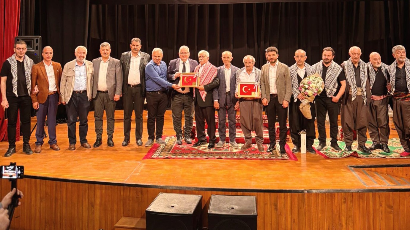 Sakarya Büyükşehir Belediyesi’nden kültür dolu gece; Sakarya Gaziantepliler Derneği’nin katkılarıyla Anadolu Kültür Buluşması’nda sıra gecesi coşkusu yaşandı
