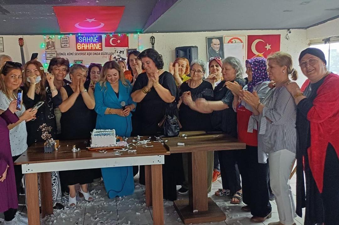 Güçlü Alfa Kadınları'ndan Annelere Coşkulu Kutlama ve Özel Jest!