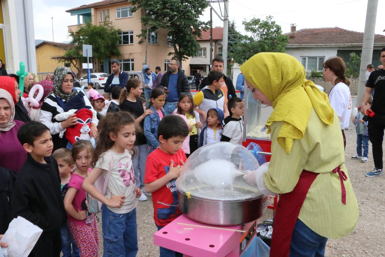 Minikler Geyve SGM'de Bahar Coşkusunu Yaşadı!
