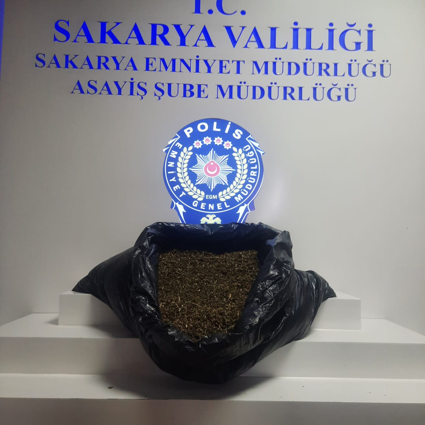 SON DAKİKA! ARANAN CİNAYET VE UYUŞTURUCU TACİRİ ADAPAZARI'NDA YAKALANDI!