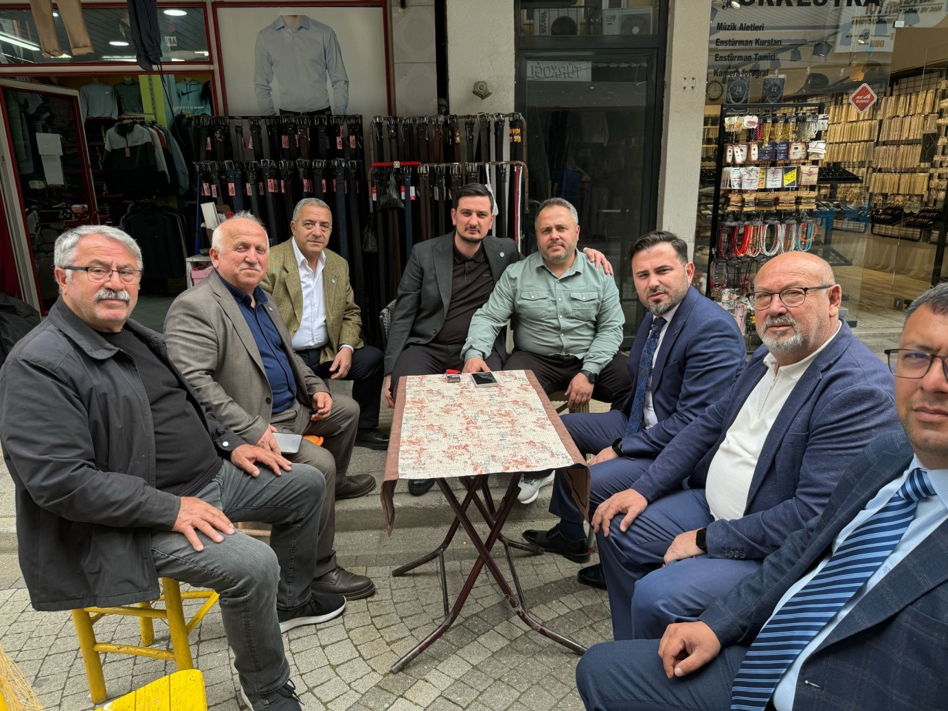İYİ Parti'den Akyazı Esnafına Çıkarma: İl Başkanı Ahmet Uçak ve İlçe Başkanı Bekir Uzun'dan Ziyaret Turu!