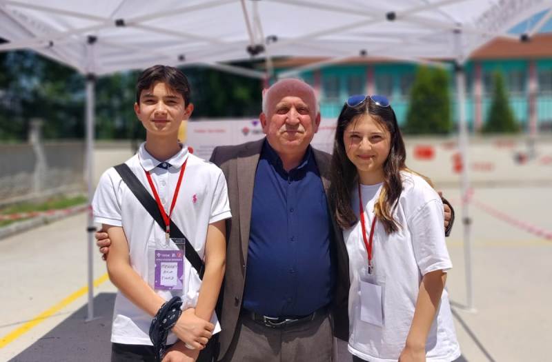 İYİ Parti'den Akyazı Çıkarma: Başkan Uçak ve Uzun'dan Esnafa Teşekkür Turu!