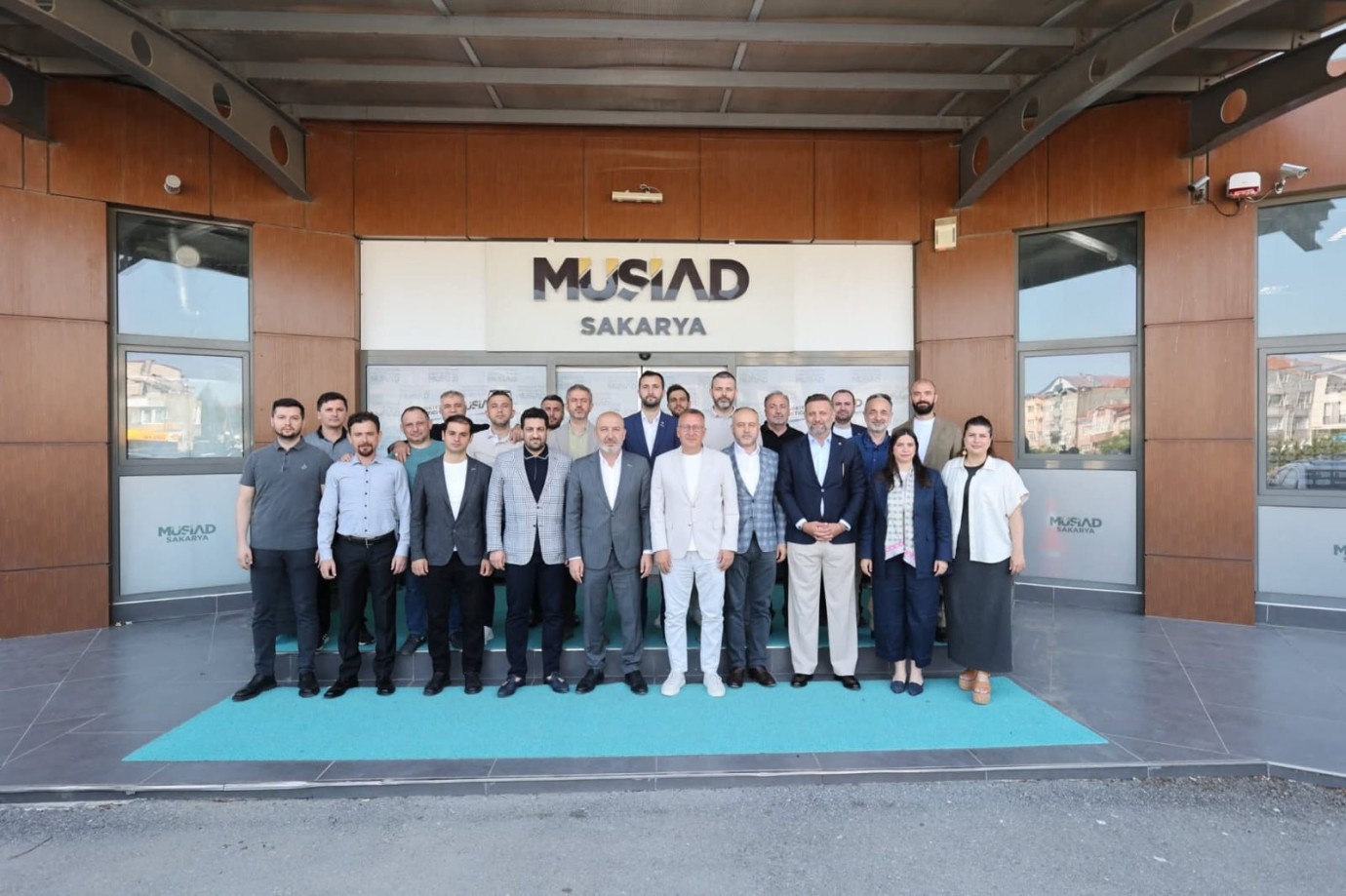 Adapazarı Belediye Başkanı Mutlu Işıksu, MÜSİAD Sakarya Şubesi’nde iş dünyasıyla buluştu