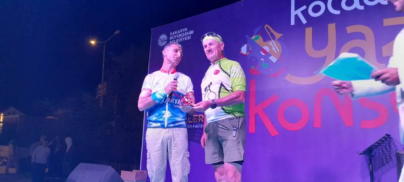 4. Kocaali Bisiklet Festivali'nde Plaket Töreni: Ada Bike Dernek Başkanı Yavuz Akova'dan Turizme ve Spora Destek Plaketi!