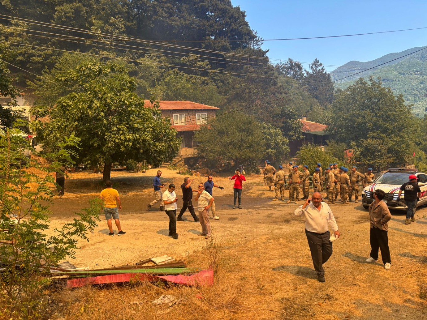 SON DAKİKA: Sakarya Valisi Rahmi Doğan Yangın Bölgesinde! Yerleşim Yerleri Tahliye Ediliyor!