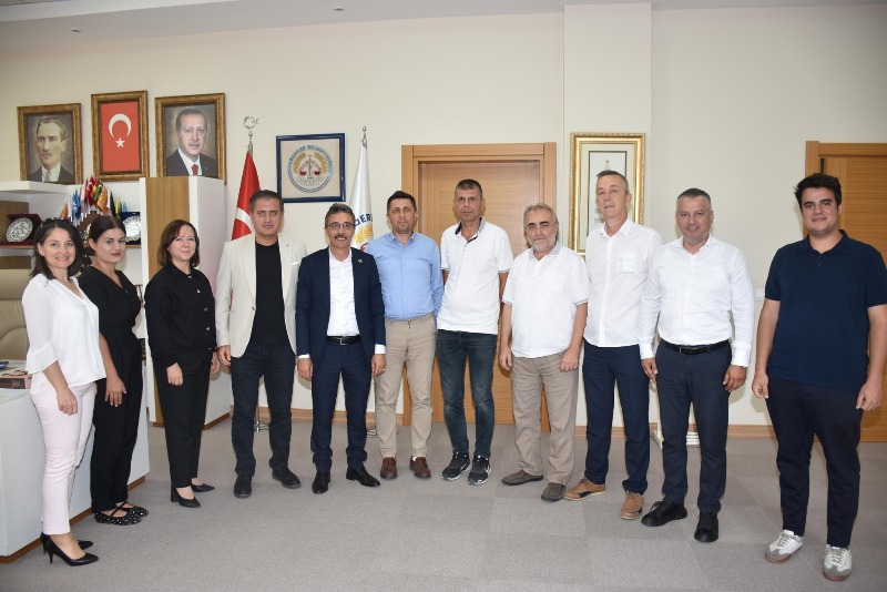 BBP Adapazarı İlçe Teşkilatı, Erenler Belediye Başkanı Dinç'i Ziyaret Etti