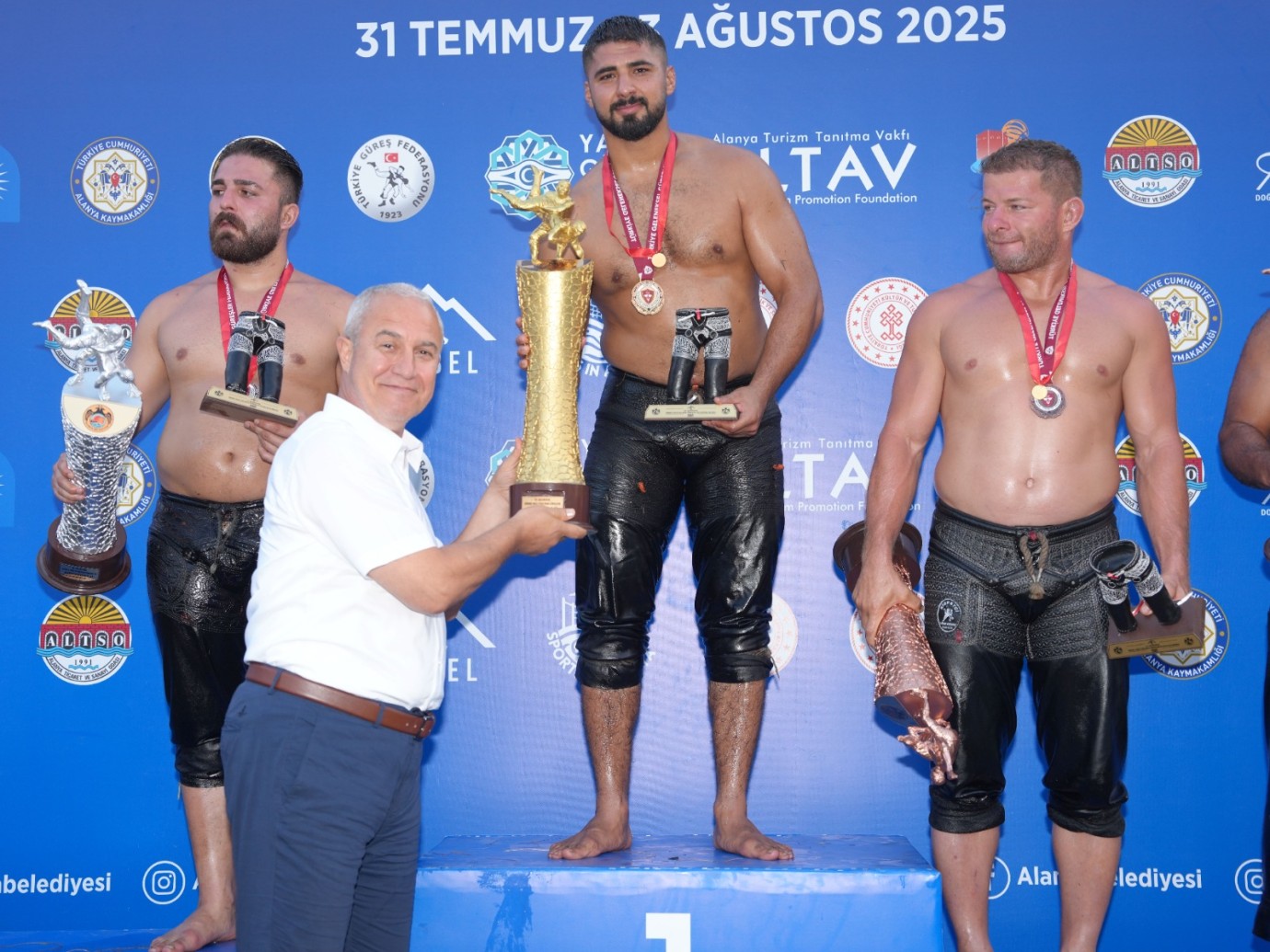 GÖKBEL'DE İKİNCİ KEZ BAŞPEHLİVAN ENES DOĞAN: ATA SPORU COŞKUSU GÖKSEL YAYLASI'NDA ZİRVEDE