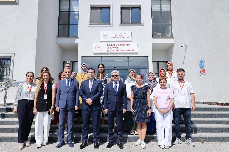 Vali Doğan, Serdivan Sağlıklı Hayat Merkezi'ni Ziyaret Etti: Sağlık Hizmetlerini Yerinde İnceledi