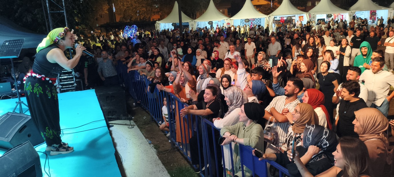 Sakarya Kültür Sanat Festivali'nde Esin Akar ve Safa Tatoğlu Rüzgarı Esti