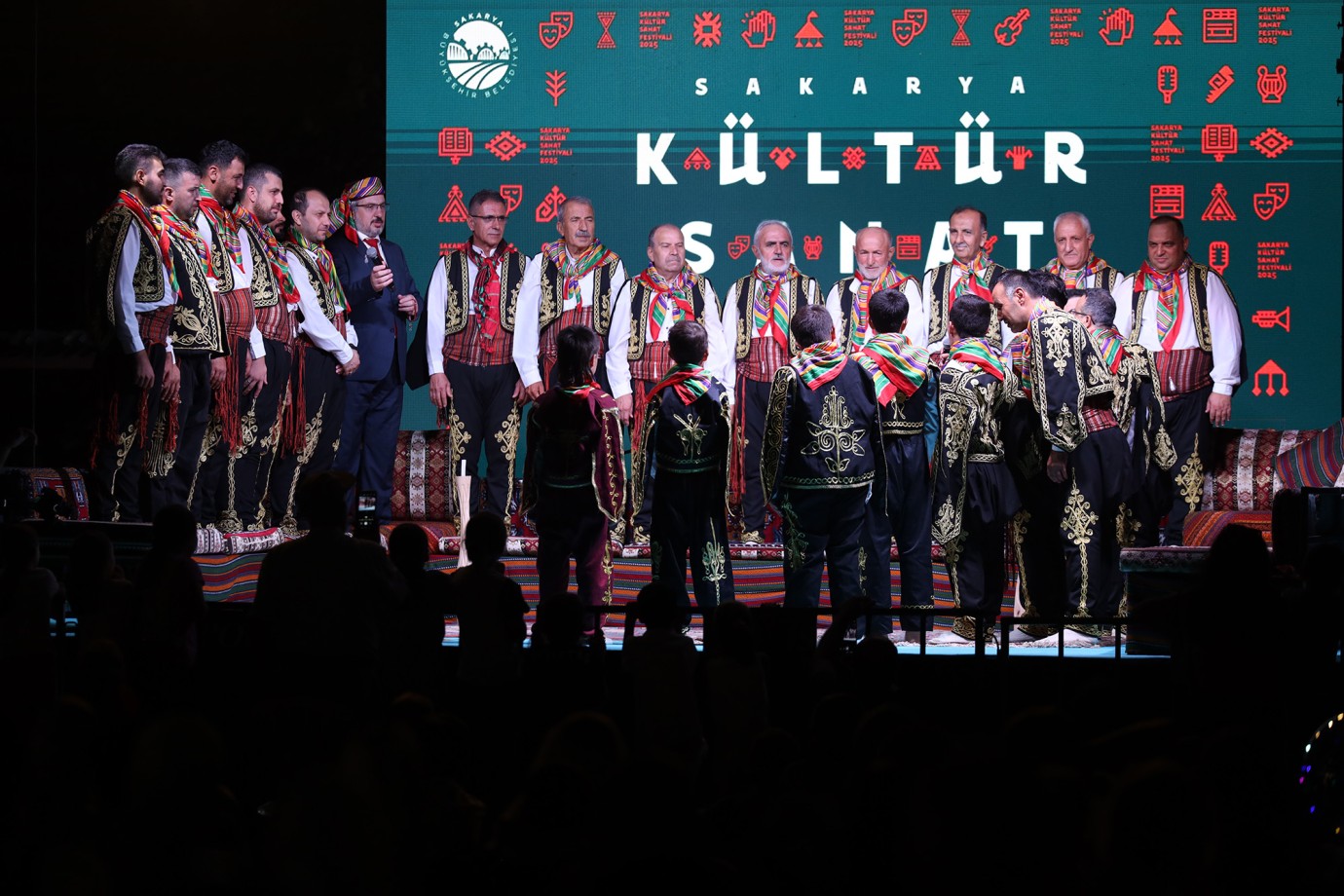 Sakarya'da kültür şöleni: Kafkas ve İç Anadolu rüzgarı esti