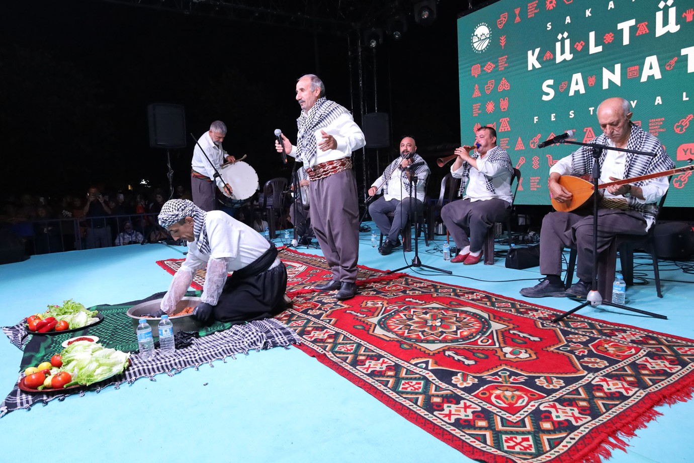 Doğu ve Güneydoğu'nun Zengin Kültürü Sakarya'da Buluştu! Müzik, Lezzet ve Gelenek Dolu Festivalle Unutulmaz Gece!