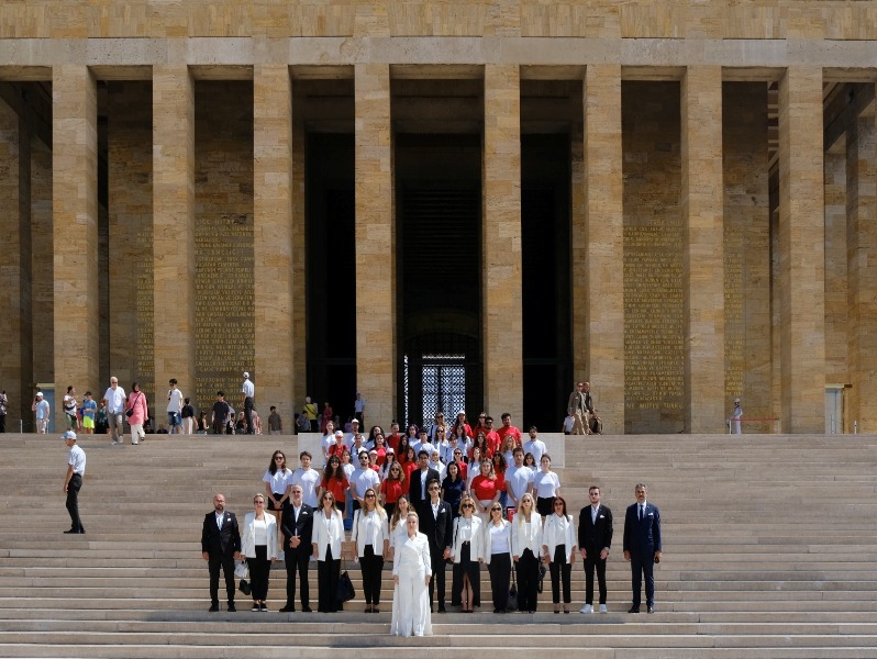 Dünya Gençleri Anıtkabir'de Atamıza Koştu! EUAVAKFI'dan Tarihi Proje