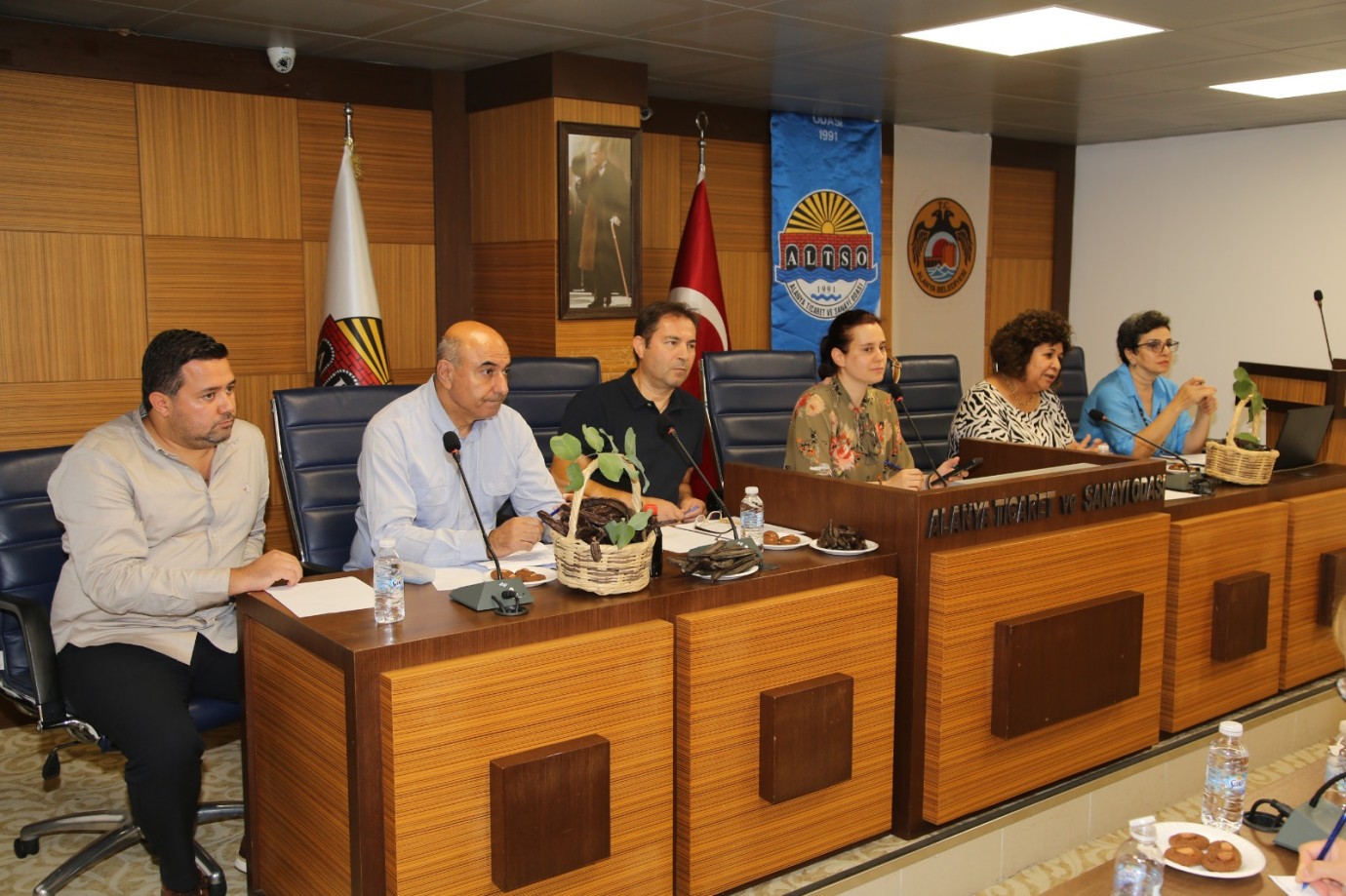 ALTSO'da Keçiboynuzu Paneli: Alanya Tarımına Yeni Ufuklar