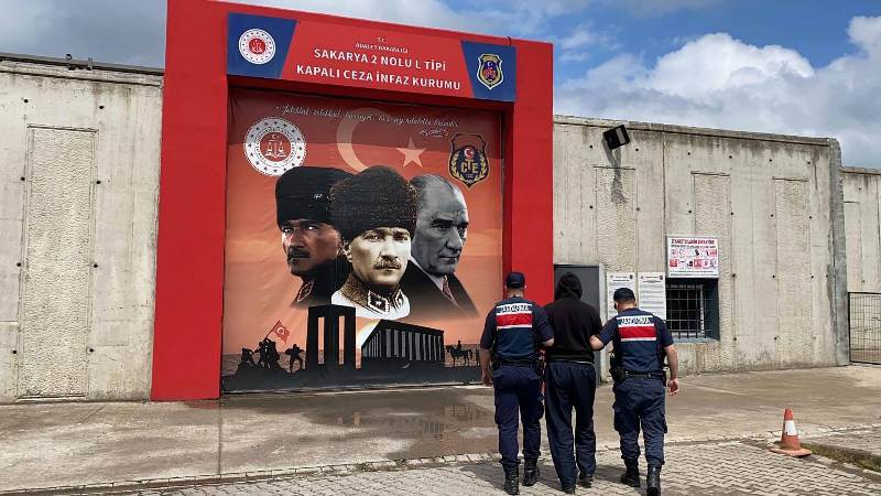SAKARYA JANDARMASINDAN ‘FIRARİ’ OPERASYONU: ARANAN ÜÇ SUÇLU YAKALANDI!
