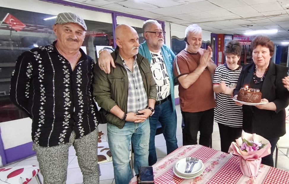 SASÇED Başkanı Mahmure Çolak'a Fısıltı Haberleri'nden Sürpriz Doğum Günü Kutlaması!