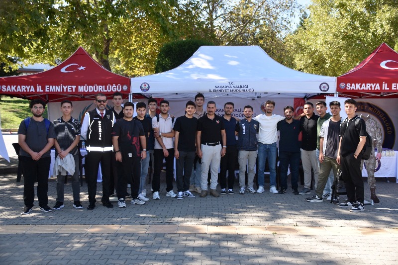 Sakarya Emniyeti'nden Üniversite Öğrencilerine Yönelik Kapsamlı Bilgilendirme Etkinliği: 