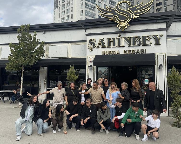 GÜÇLÜ ALFA KADINLAR'DAN ŞAMPİYON SPORCULARA TAM DESTEK: BAŞARILAR ŞAHİNBEY DÖNER'DE KUTLANDI!