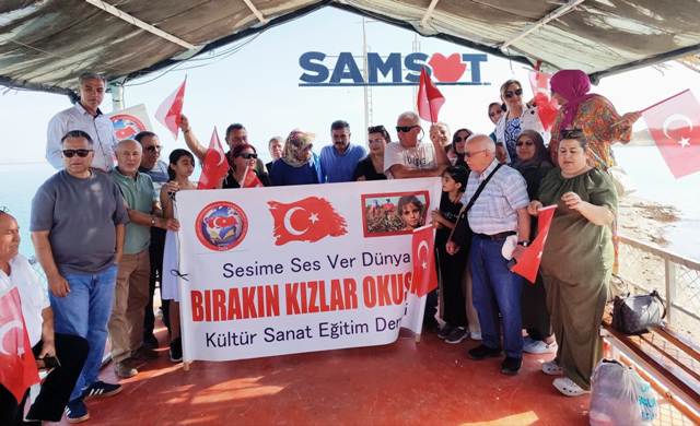Atatürk Barajı'nda Edebiyat Rüzgarı: SESKODER'den Türkiye'de Bir İlk! Teknede Şiir ve İmza Günü Coşkusu