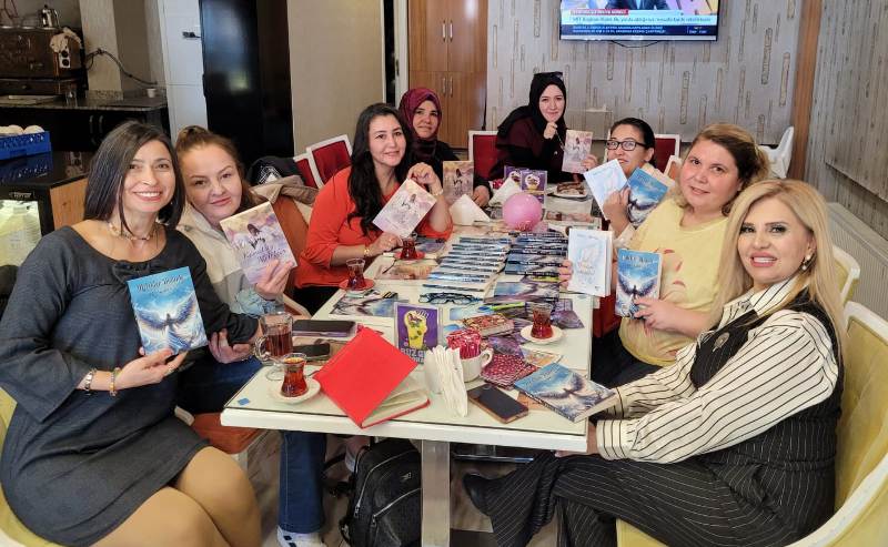 ASTROLOJİNİN IŞIĞI KONYA'YI AYDINLATTI! SEVİL SEVİL, 3. KİTABI İÇİN SEVENLERİYLE BULUŞTU, HAYRANLARI AKIN ETTİ!