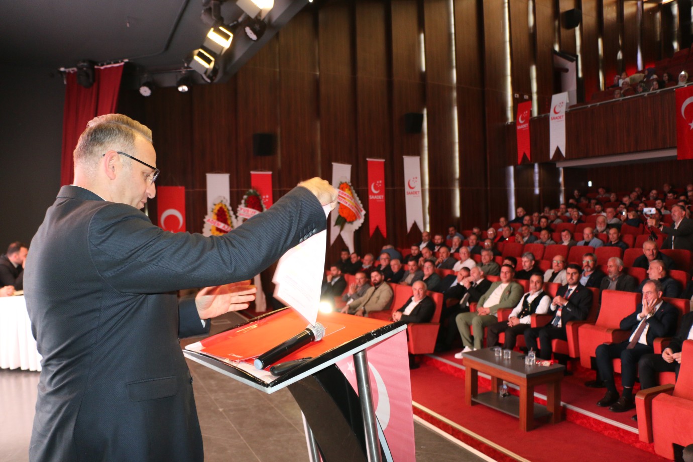 Saadet Partisi Adapazarı'nda Aytaç Çakıroğlu Güven Tazeledi: Kongrede 