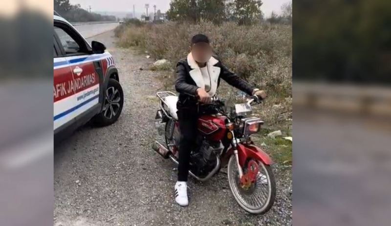 SAKARYA JANDARMASI, ABARTILI EGZOZLU ARAÇLARA NEFES ALDIRMADI: 25 ARAÇ TRAFİKTEN MEN EDİLDİ!