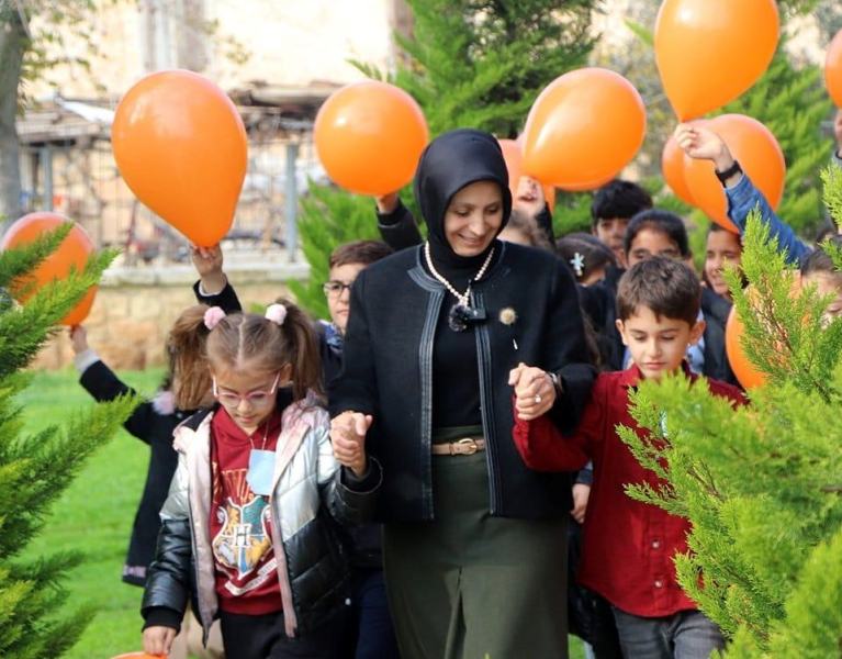 HAYAT BOYU ÖĞRENME RUHUYLA YÜKSELEN MİLLET: BİZ İYİ Kİ ÖĞRETMENİZ