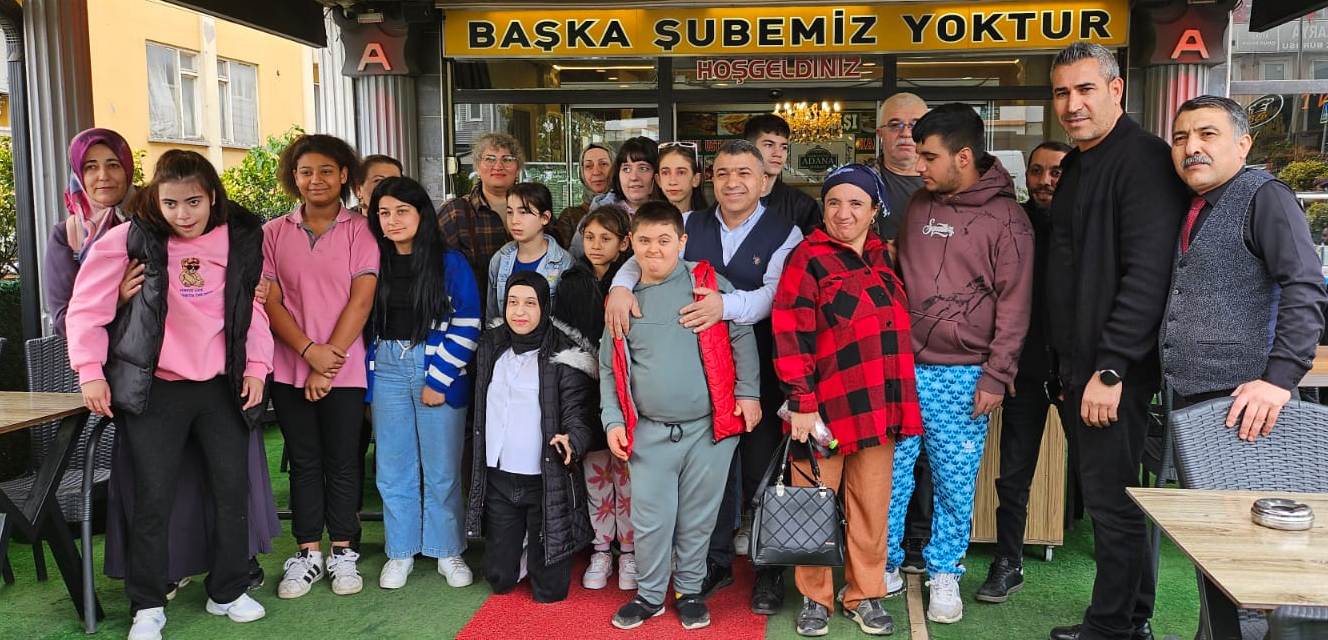 3 ARALIK DÜNYA ENGELLİLER GÜNÜ’NÜN UNUTULMAZ SOFRASI: ADANA SOFRASI HAKKI USTA, SEVGİM ÖZEL EĞİTİM MERKEZİ'Nİ AĞIRLADI!