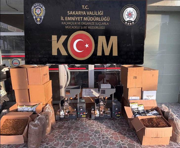 Sakarya'da Kaçak Tütün ve Sigara Operasyonu: 166 Kilo Açık Tütün ve On Binlerce Makaron Ele Geçirildi!