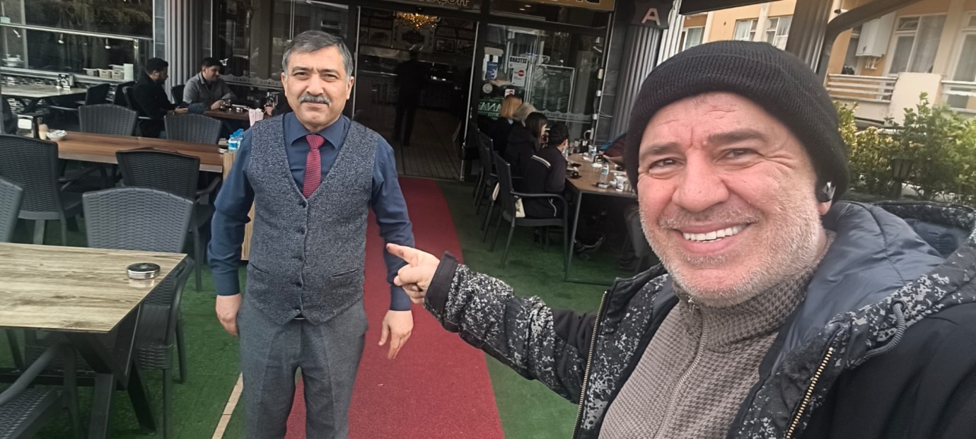 ADANA SOFRASI'NDA İKİ DEV İSİM: HAKKI USTA VE KARİZMATİK YAKIŞIKLI Sadık Usta'dan Lezzet Şovları ve Fiyatta İnanılmaz Kampanyalar: 