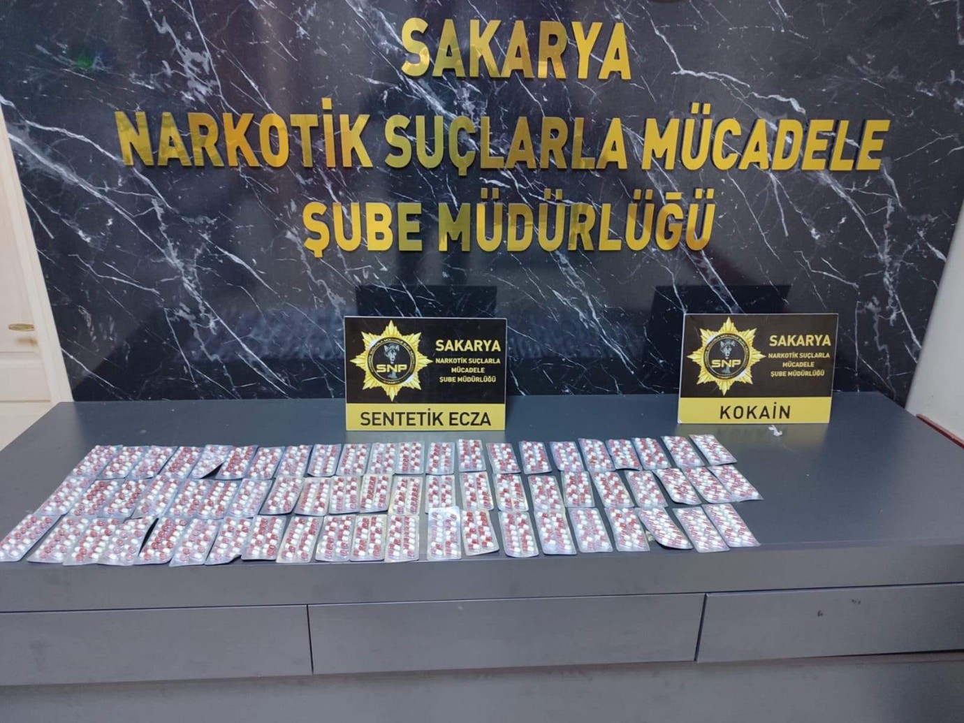 SAKARYA'DA DEV UYUŞTURUCU OPERASYONU: ŞEHİR GİRİŞİNDE NEFES KESEN TAKİP!