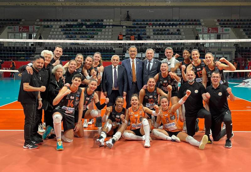 SAKARYA VOLEYBOL'DAN ANKARA'DA DESTAN! LİDERLİK ZİRVESİNE TIE-BREAK MÜHRÜ