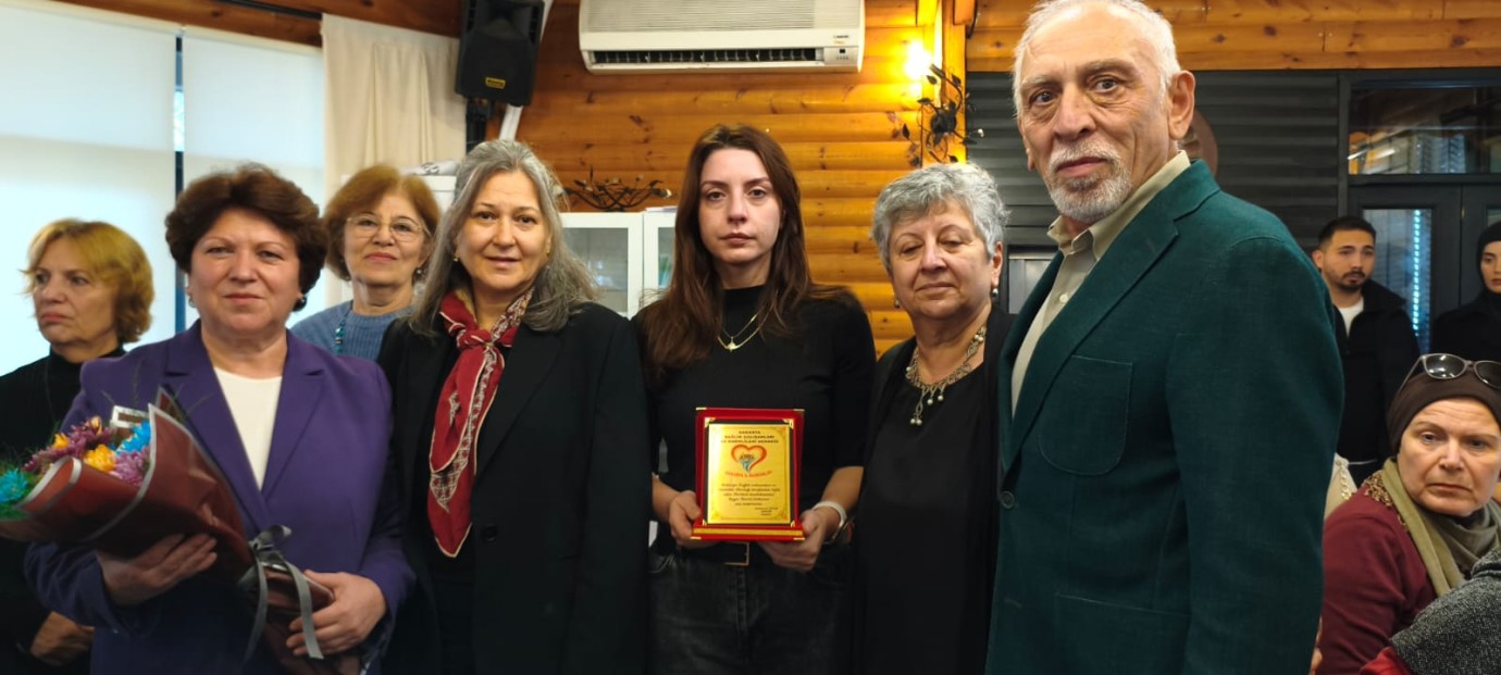 SAKARYA SAĞLIK CAMİASINDA VEFA BULUŞMASI: NESRİN GÜLHAN DUALARLA ANILDI!