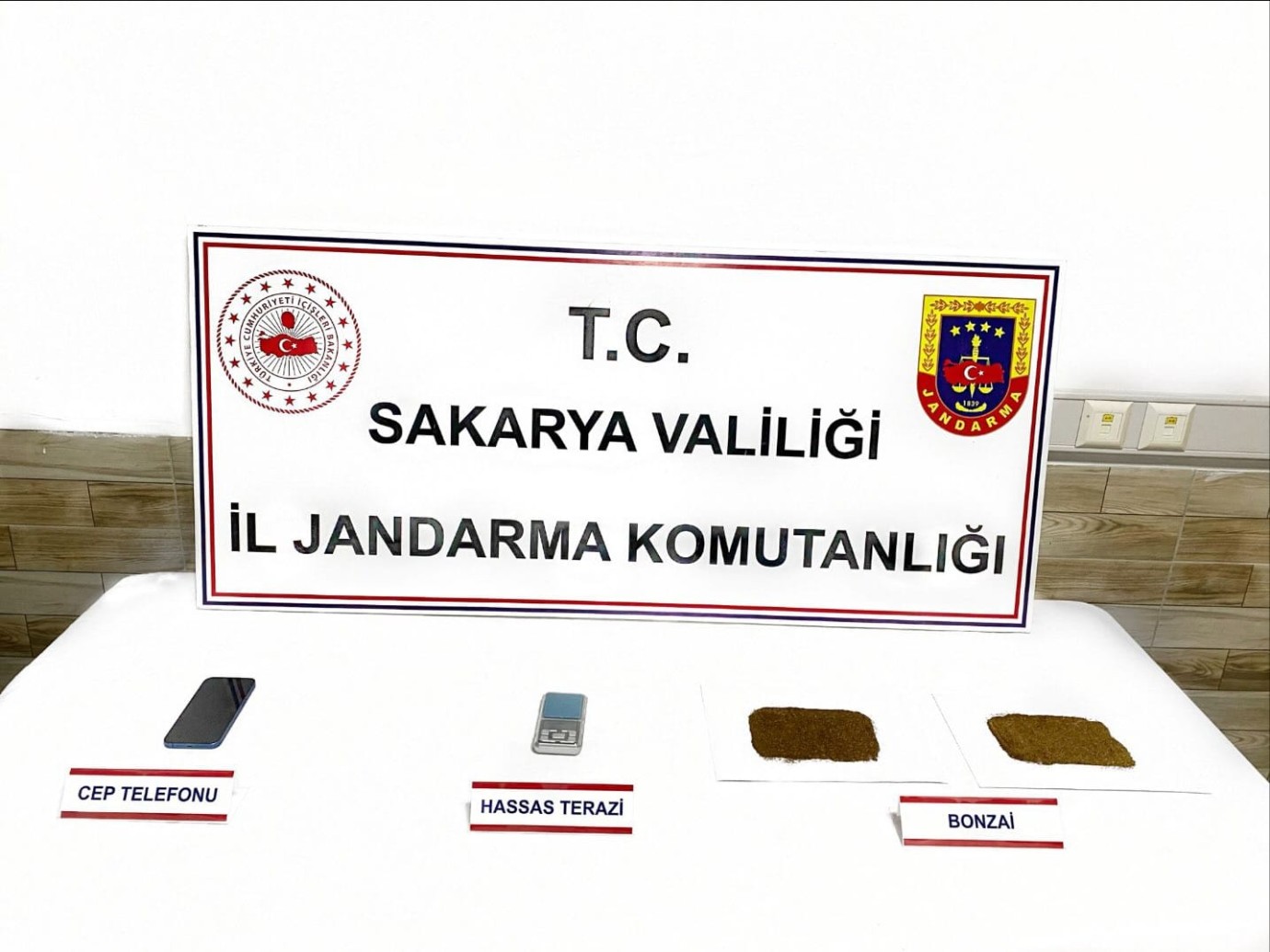 KARASU’DA ZEHİR TACİRİNE JANDARMA DARBESİ: CEZAEVİNE GÖNDERİLDİ!