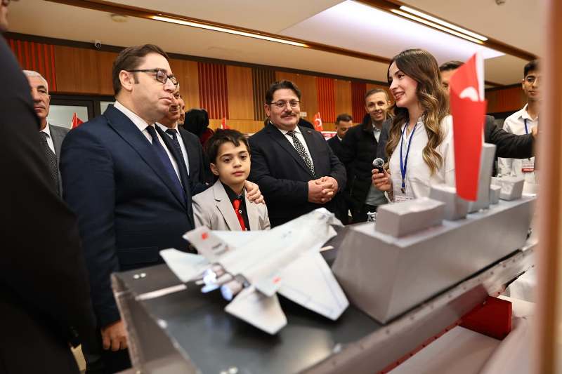 GELECEĞİN MÜHENDİSLERİ SAHNEDE: SAKARYA’DA MİLLİ TEKNOLOJİ RÜZGARI!