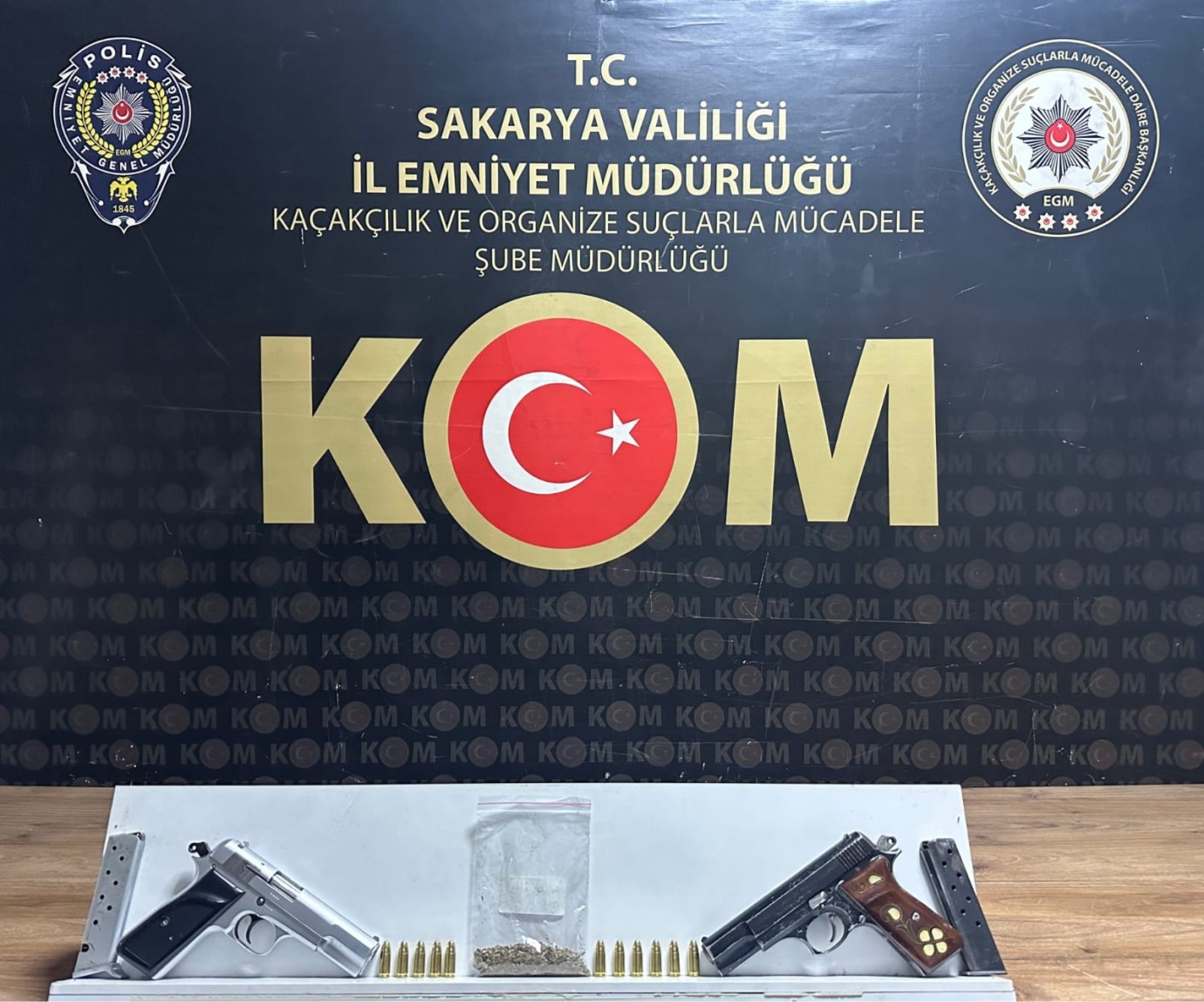 SAKARYA POLİSİNDEN SİLAH VE UYUŞTURUCU OPERASYONU: 4 GÖZALTI!