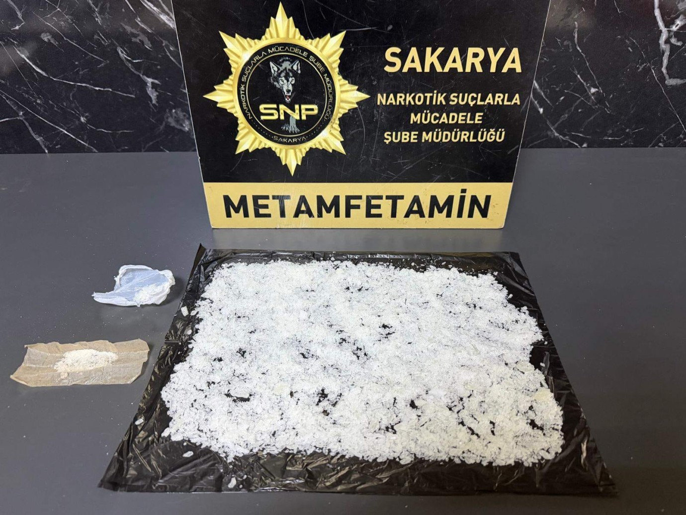 KARASU’DA UYUŞTURUCU OPERASYONU: İSTANBUL’DAN ZONGULDAK’A GİDEN ZEHİR TACİRLERİ YAKALANDI!