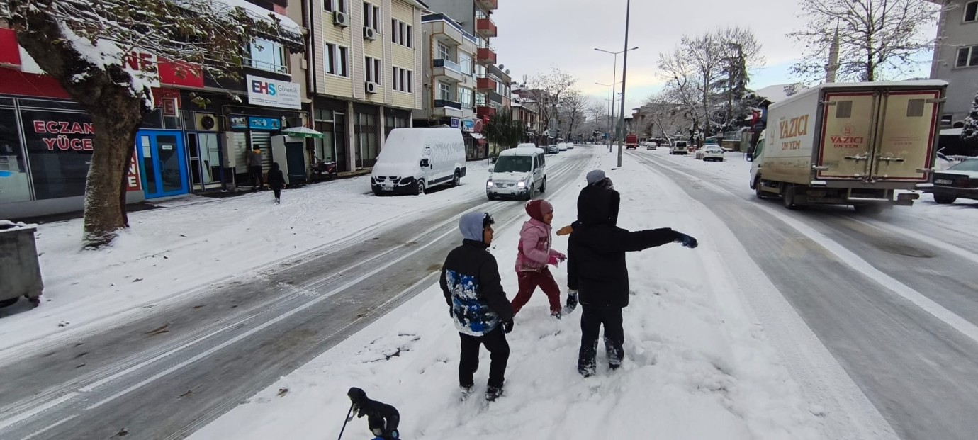 Sakarya 2026 Yılına Beyaz Gelinliğiyle Merhaba Dedi