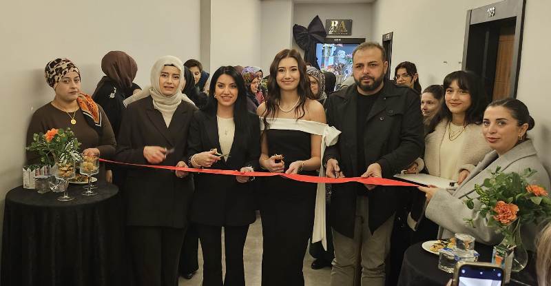  ÇİFTE MUTLULUK, TEK ADRES: BEAUTY SKIN MAKEUP STUDIO BETÜL AKCAN HEM YENİ YAŞINI KUTLADI HEM HAYALİNDEKİ STÜDYOYU AÇTI!