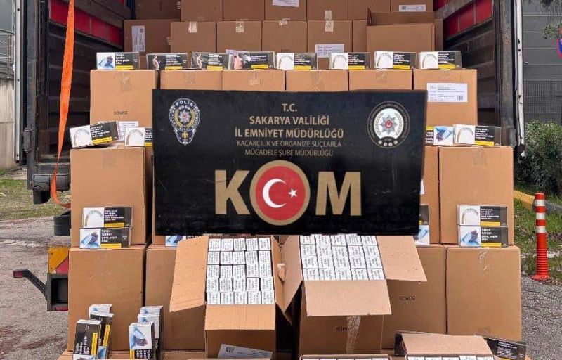 SAKARYA’DA KAÇAKÇILIĞA DEV DARBE: MİLYONLARCA MAKARON ELE GEÇİRİLDİ!