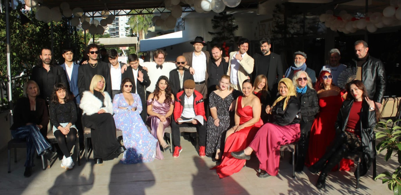 ANTALYA'DA BİR SANAT RÜZGARI: MOLDOVALI NATALIA ONUR DURDURULAMIYOR!