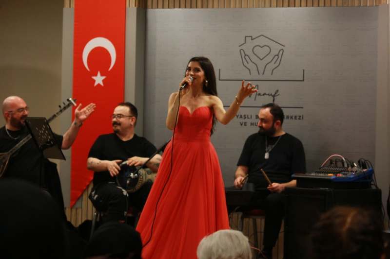 SEVGİNİN YAŞI OLMAZ: MOR NARPIN SAKARYA’DA GÖNÜLLERİ FETHETTİ!