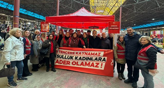 SAKARYA’DA DEĞİŞİMİN ÖNCÜSÜ: AZİZE ÇEROĞLU VE KADIN KOLLARI HENDEK ÇIKARMASINDA!