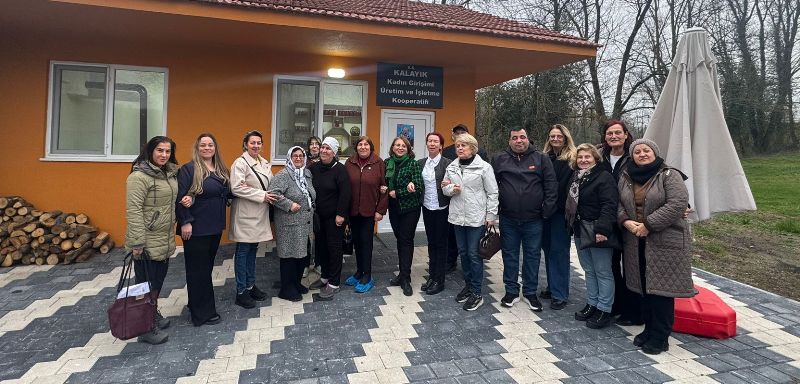 CHP KADIN KOLLARINDAN KADIN EMEĞİNE TAM DESTEK: DURAK NOKTASI KALAYIK KOOPERATİFİ!